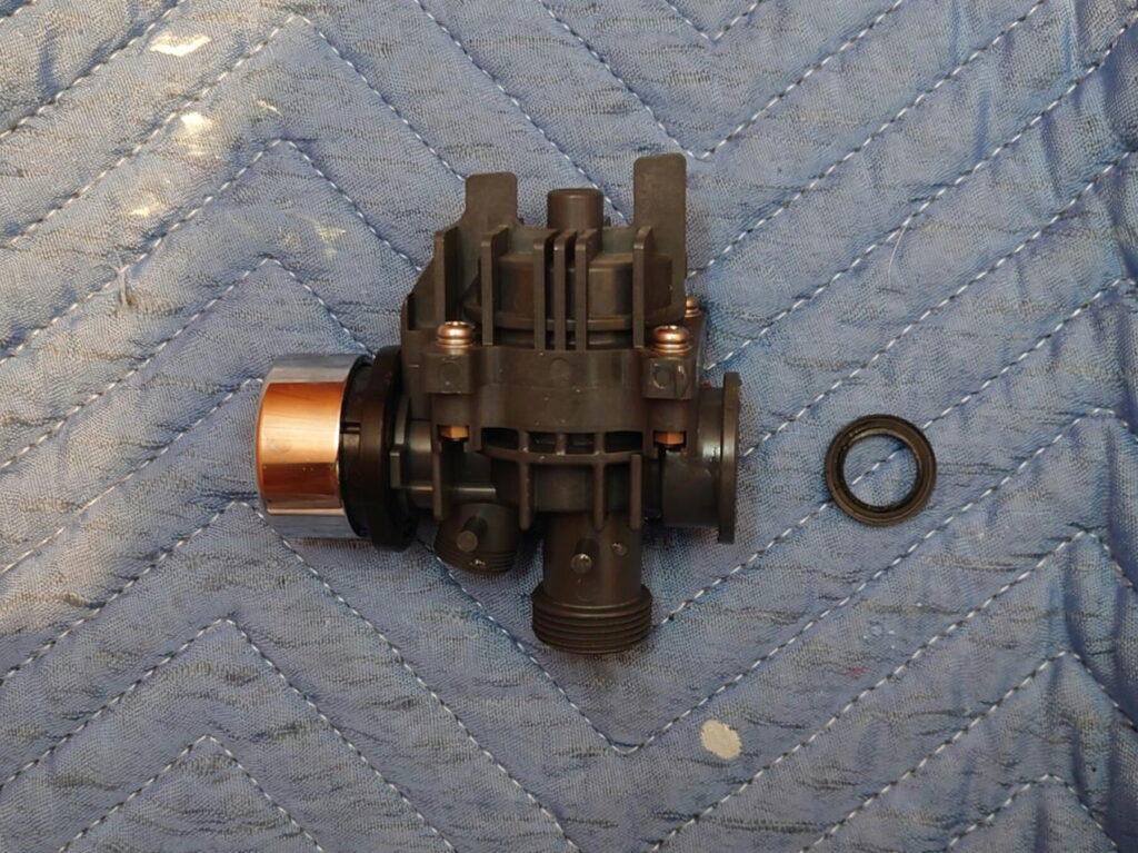 小便器フラッシュバルブの交換