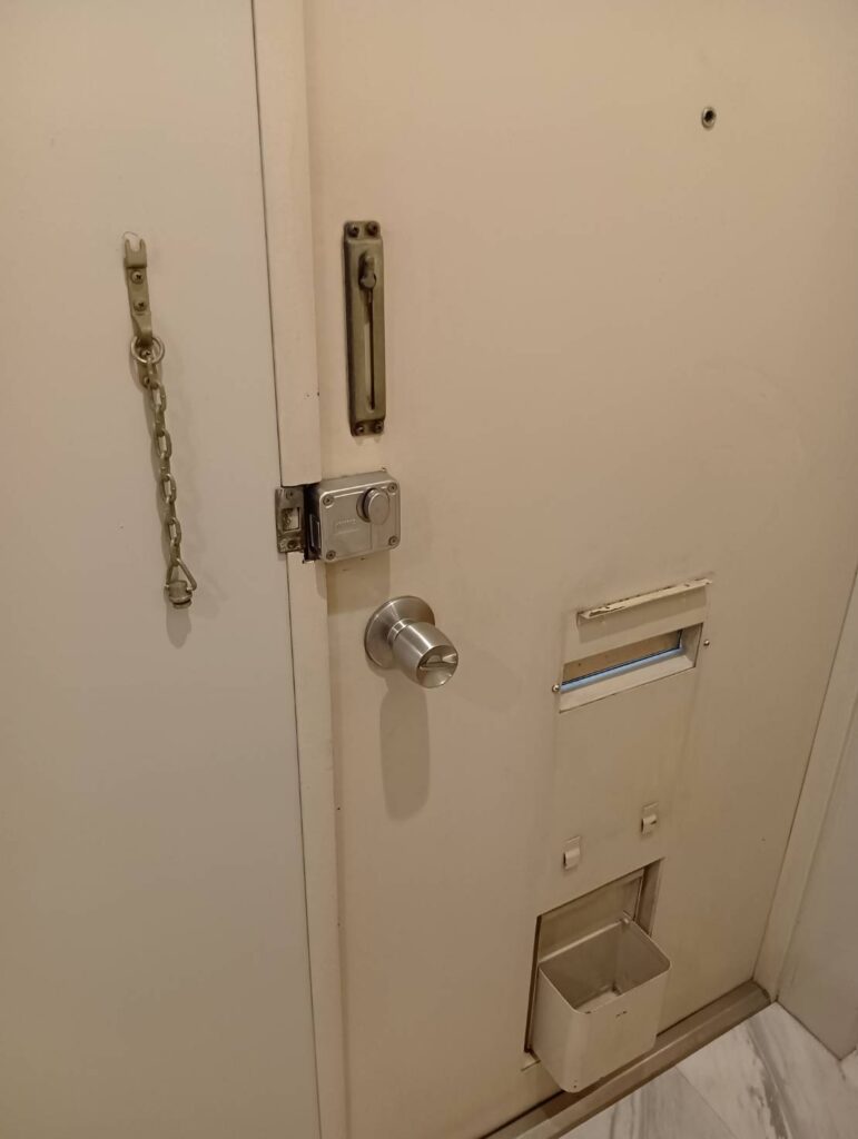 ［マンション］ダイノックシート張り工事