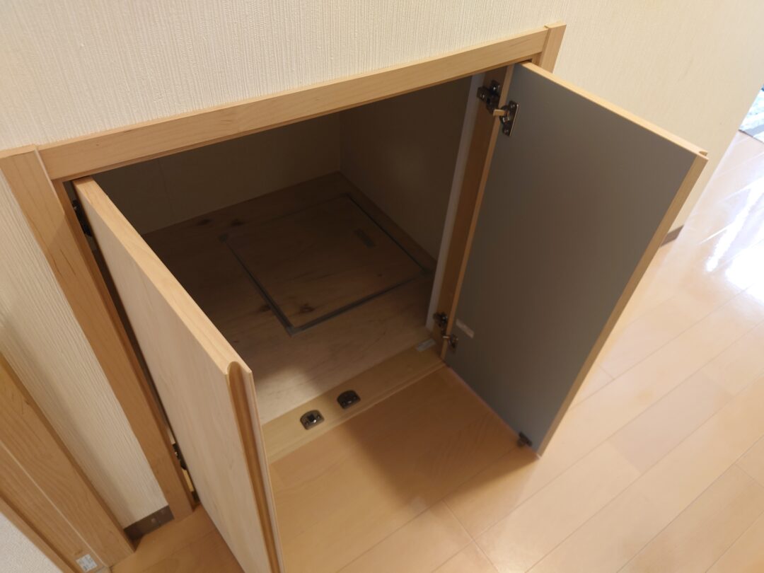 階段下、物入作成工事