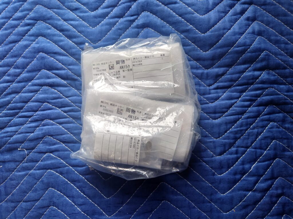 LIXILから取り寄せた純正丁番部品